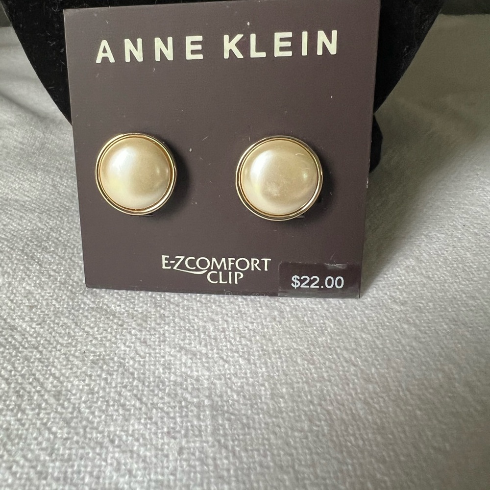 Anne Klein new clip on earrings gold tone white button earrings - Picture 1 of 5